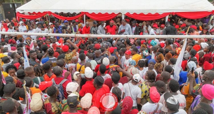 Jagaban Donates Le10 Billion to Boost Development Projects in Kambia District